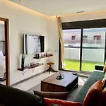 Beachside Apartment - Downtown Terrace & Beach